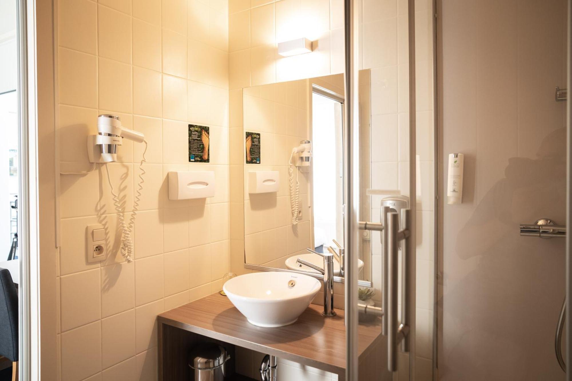 Hotel Essenza Puurs Екстериор снимка
