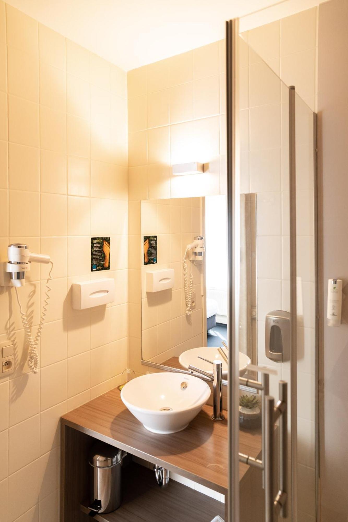 Hotel Essenza Puurs Екстериор снимка